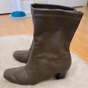 Aerosole above ankle soft leather boot.